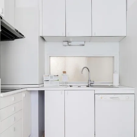 Italianway - Lazzaro Palazzi 6 * Milan